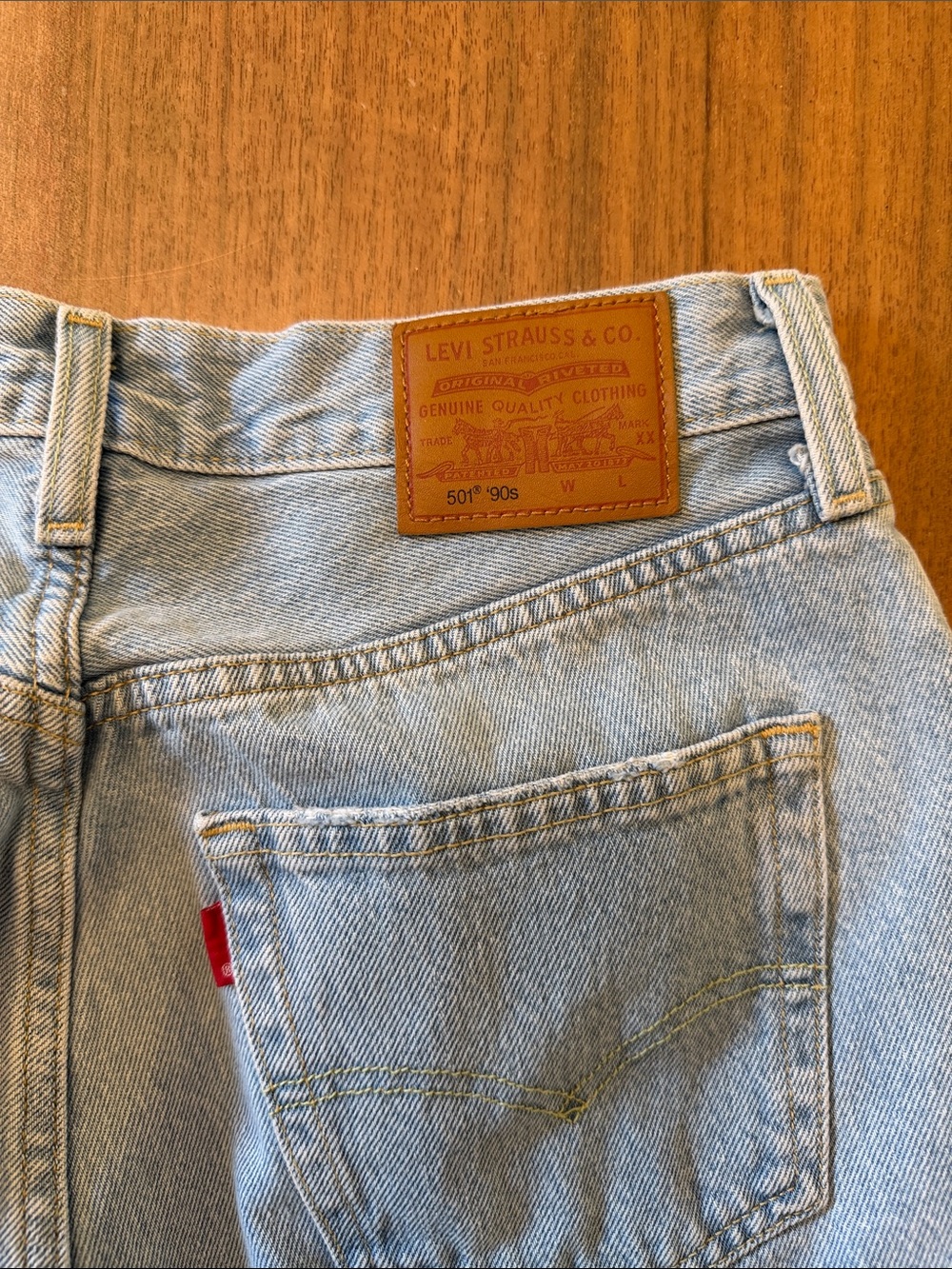 Levi's Women’s 501® 90s Jeans Light Wash Straight W28 L30 - Picture 3 of 5
